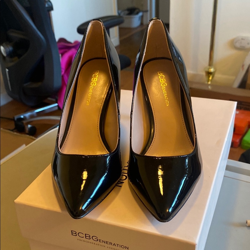 BCBGeneration Marci Kidskin Pointed Toe Classic Pumps Heel Black Leather Sz 6